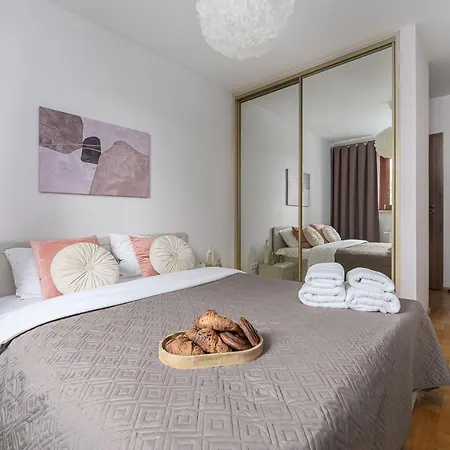 Lumina 2br With Parking, Balcony And Ac I Center * Varsóvia