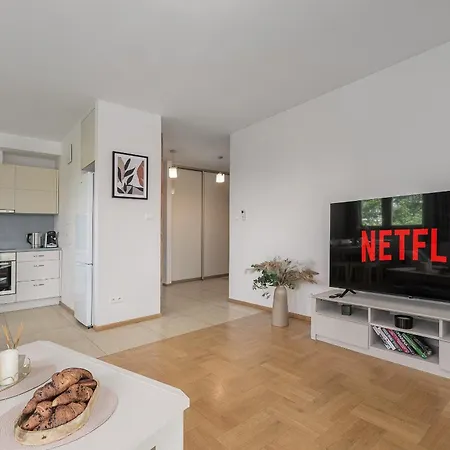 Lumina 2br With Parking, Balcony And Ac I Center 아파트 바르샤바