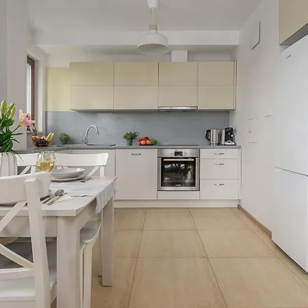 Lumina 2br With Parking, Balcony And Ac I Center