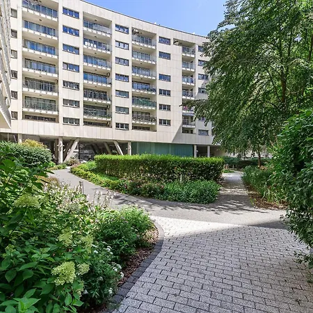 Lumina 2br With Parking, Balcony And Ac I Center